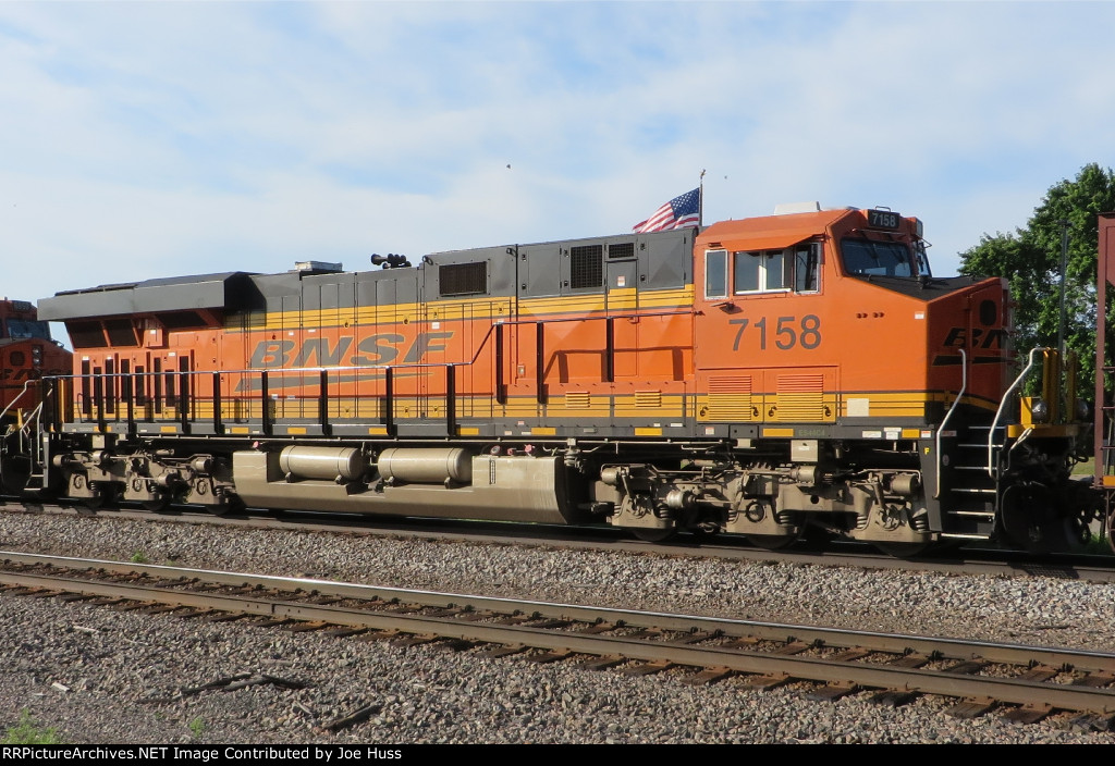 BNSF 7158